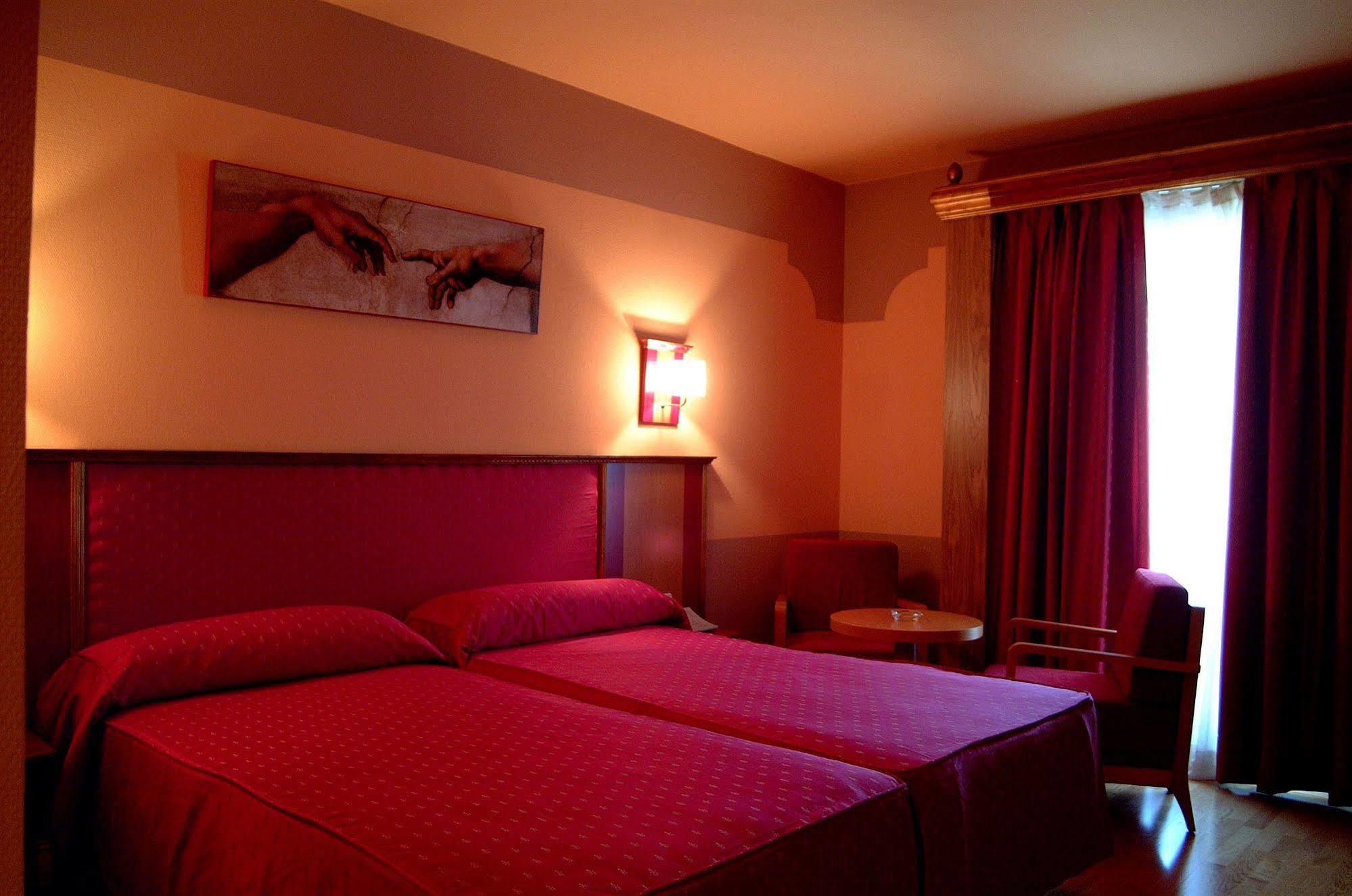 Fuente Piedras Hotel 4*